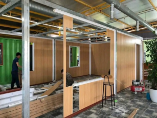 Vách Ngăn Nhựa – Giải Pháp Linh Hoạt Cho Không Gian Hiện Đại 🟢 