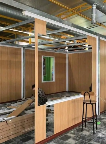 Vách Ngăn Nhựa – Giải Pháp Linh Hoạt Cho Không Gian Hiện Đại 🟢 