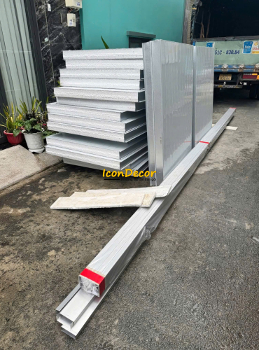 Nên chọn độ dày tấm panel nào cho phòng trọ? So sánh 50mm, 75mm và 100mm