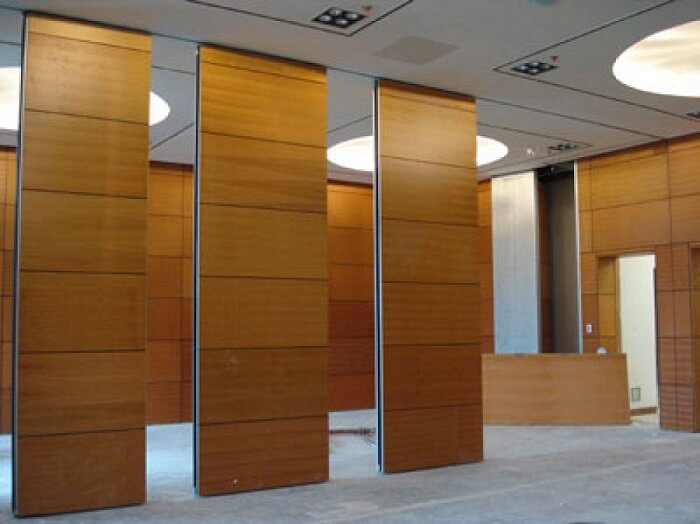 6 Bước Thi Công Vách Nhựa Ngăn Phòng Giả Gỗ 2 Mặt – Chuẩn 2026